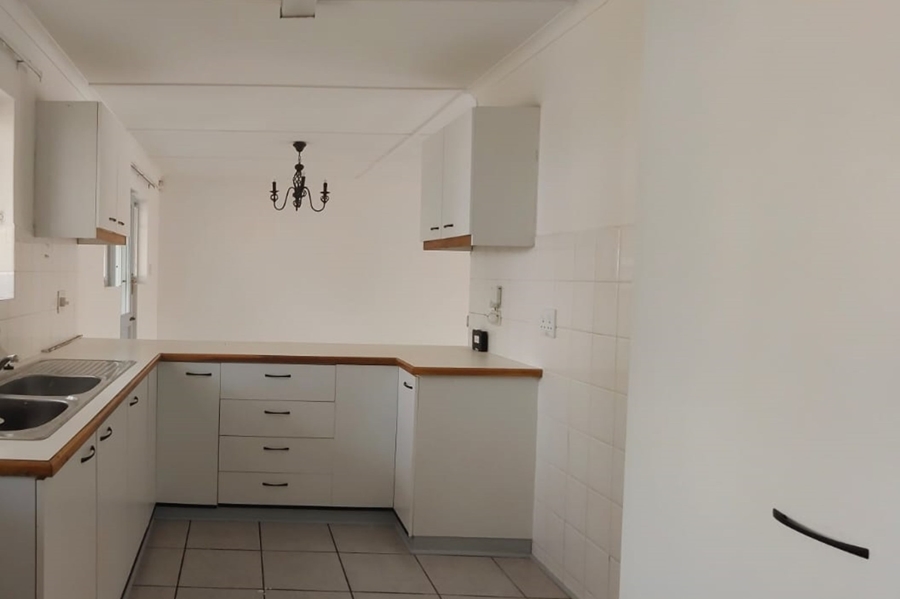 To Let 4 Bedroom Property for Rent in Heather Park Western Cape